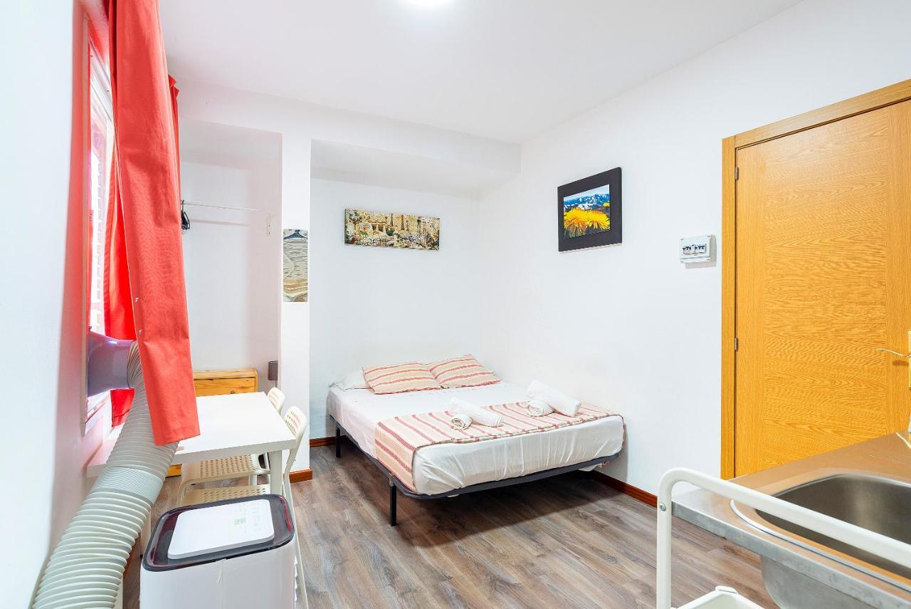 Rooms Young People Only, Soho Citycenter マラガ エクステリア 写真