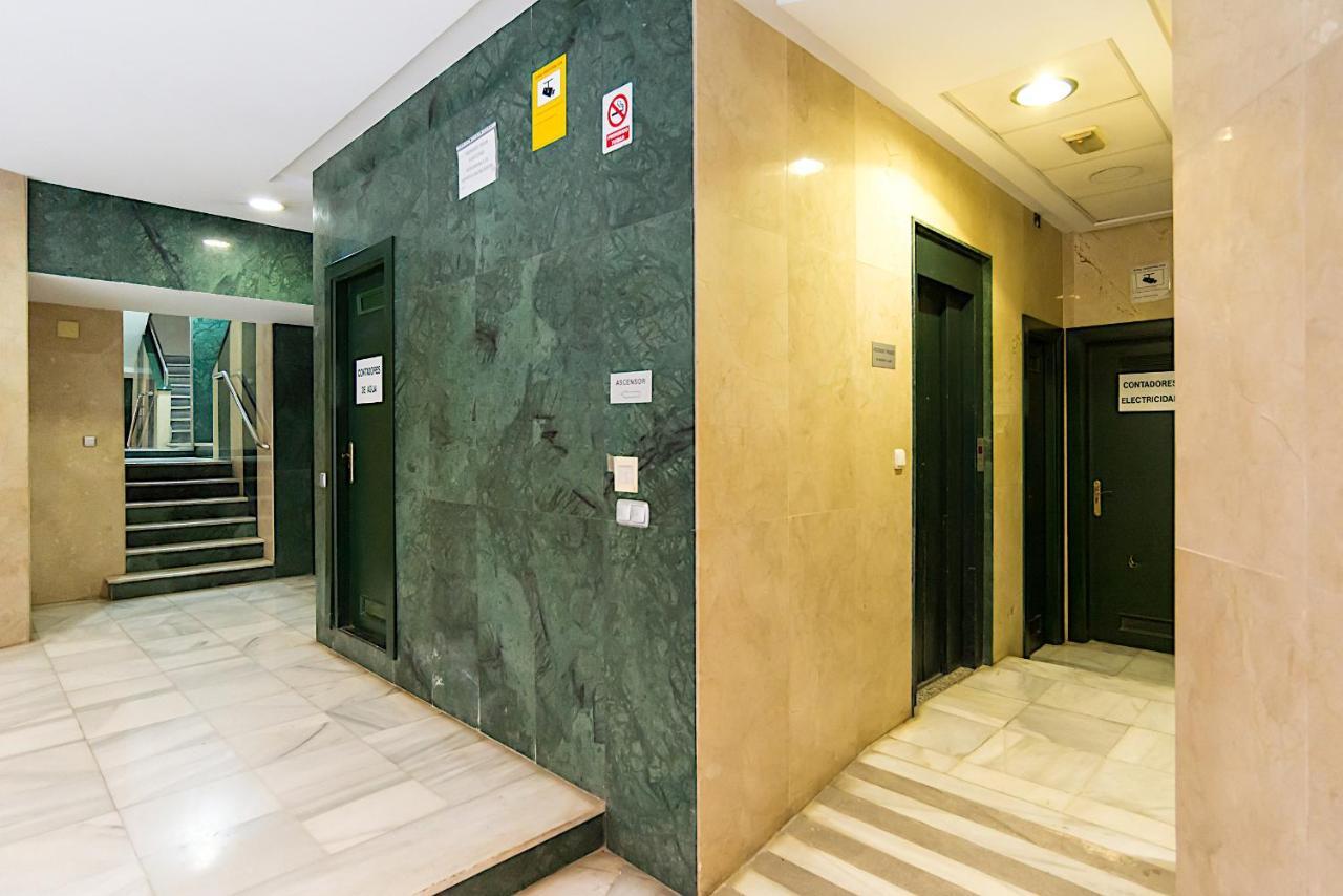 Rooms Young People Only, Soho Citycenter マラガ エクステリア 写真